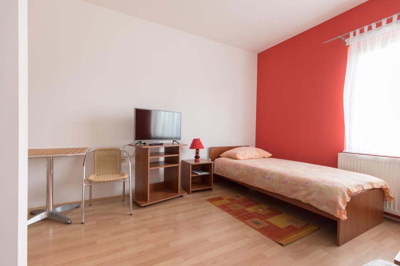 Guesthouse Capistro Bilje Luaran gambar