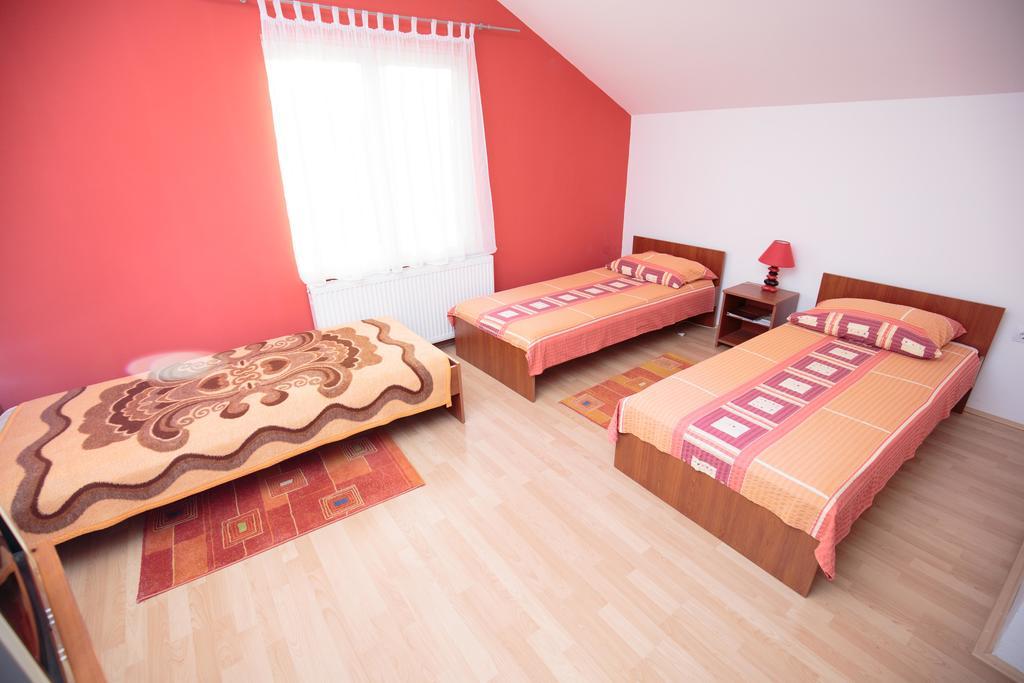 Guesthouse Capistro Bilje Luaran gambar