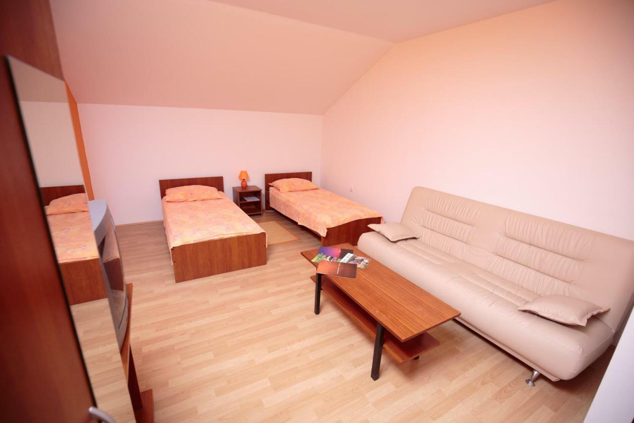 Guesthouse Capistro Bilje Luaran gambar